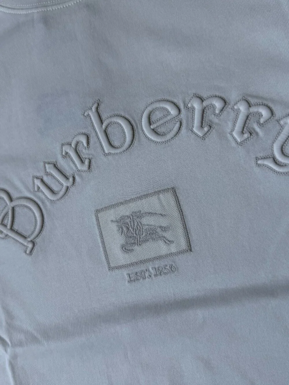 Burberry Gothic Logo Cotton T-Shirt White Size Medium NWT Designer Luxury Tee - Picture 2 of 2
